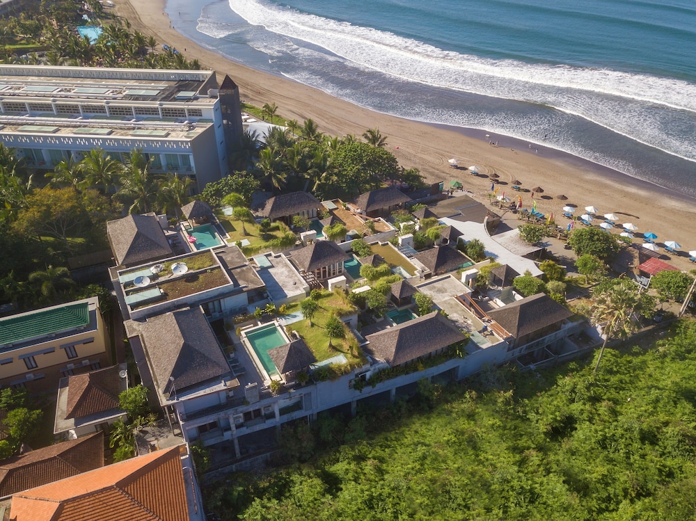 Fascinating Beachfront 2 Br Villa in Seminyak