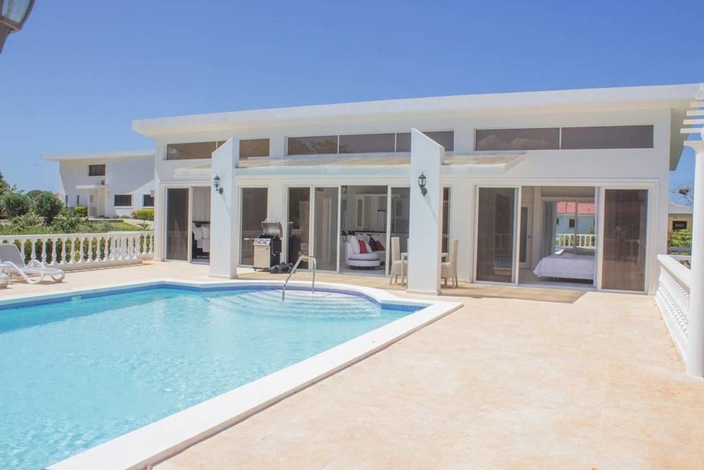 Romantic two Bedroom Deluxe Villa With all Modern Conveniences