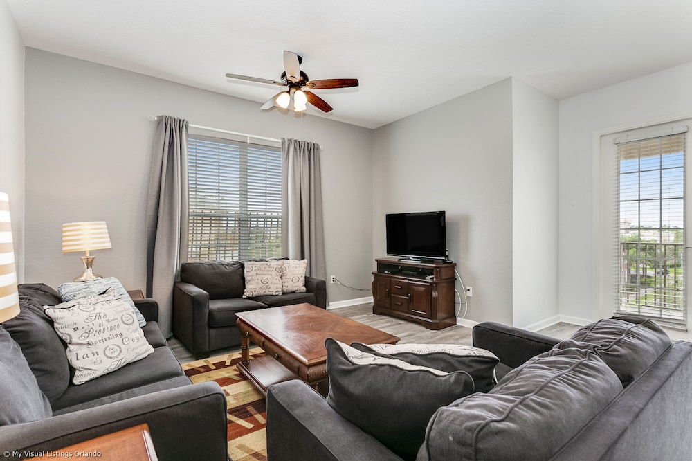 A Perfect Home for Your Family or Business! Just Steps From Convention Center 3br/3b #3vc024