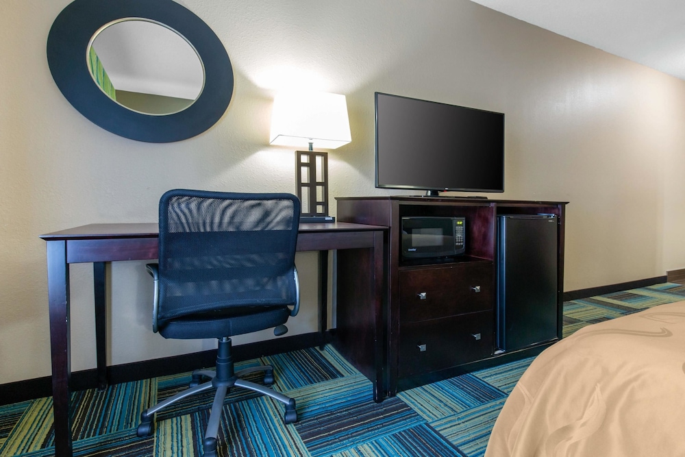 St Louis Vacations - Quality Inn Suites Arnold - St Louis - Property Image 12
