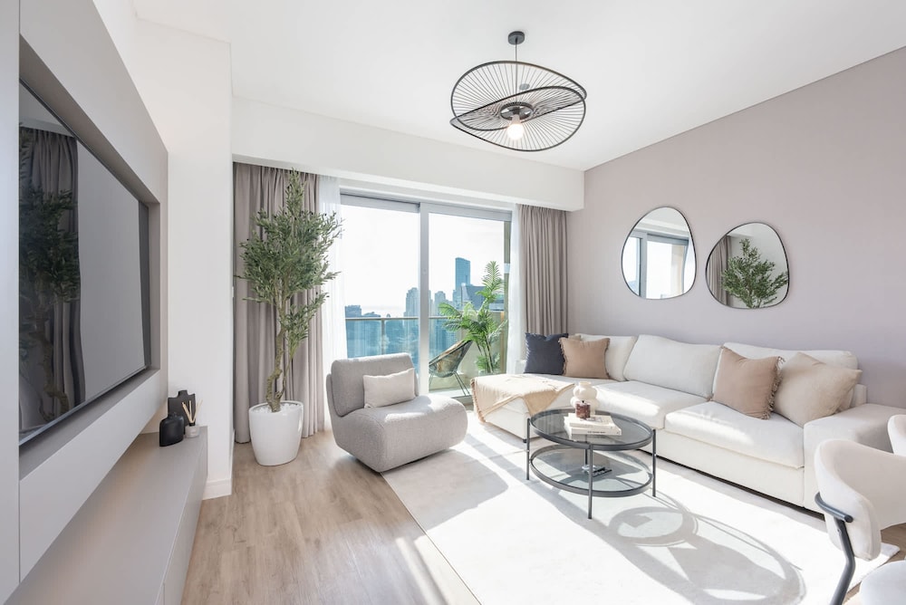 Grand Stay in This 1 Bedroom Flat That Sleeps 4