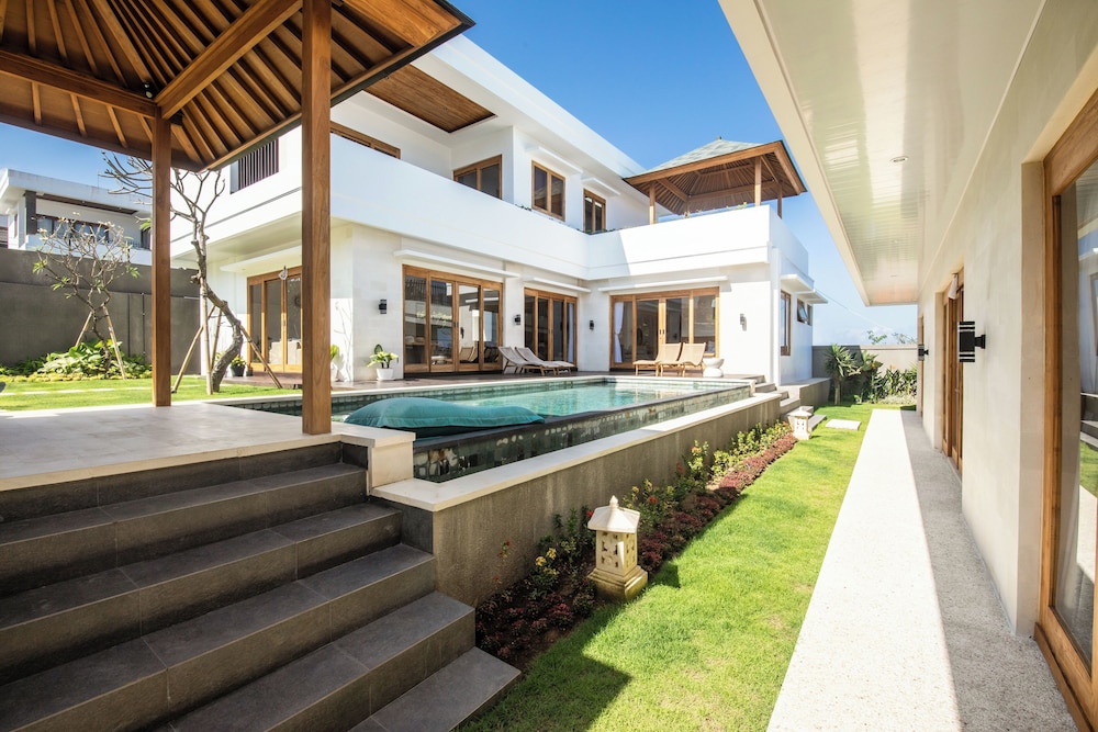 Luxurious 6 BR With Sea View, 5 Mins to Savaya