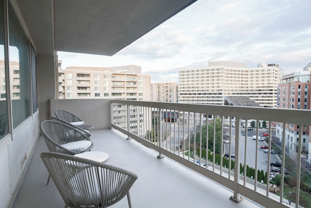 Prime Crystal City Apartments