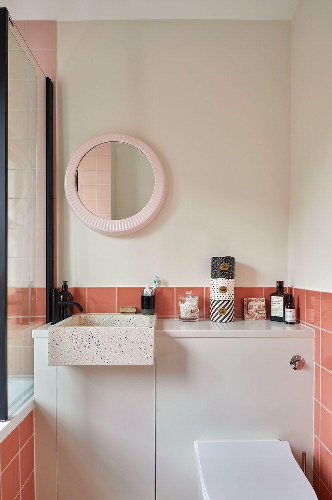 JOIVY Stylish 2-Bed House W/ Private Garden In Hackney