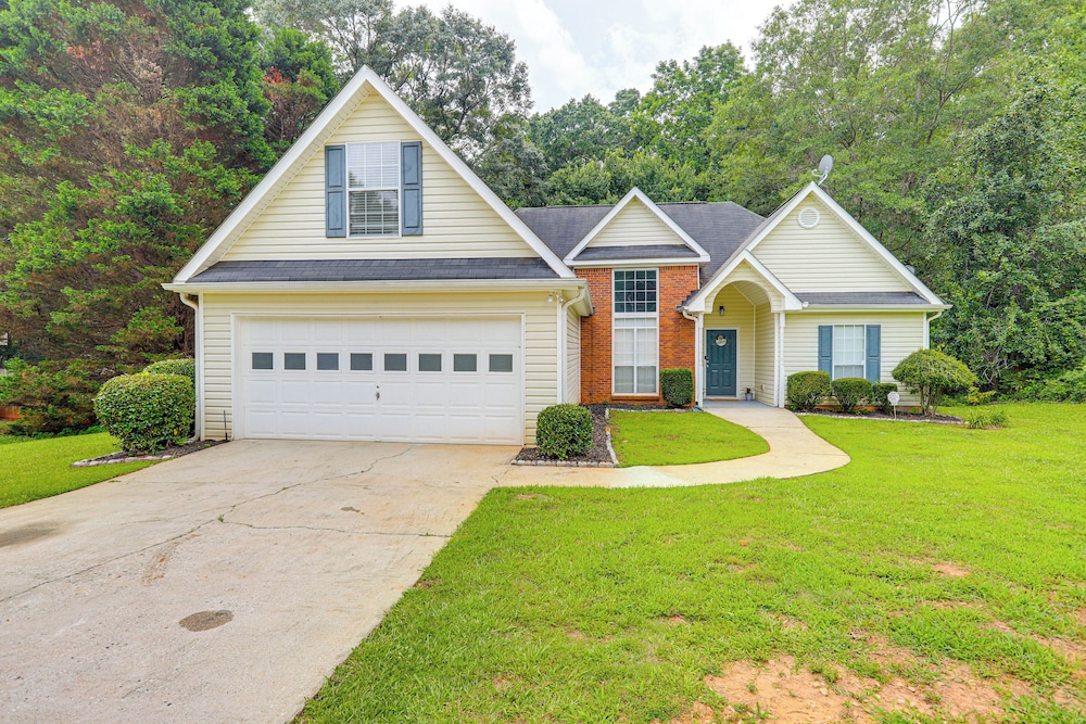 7 Mi to Dtwn Covington: Bright Home w/ Deck & Yard