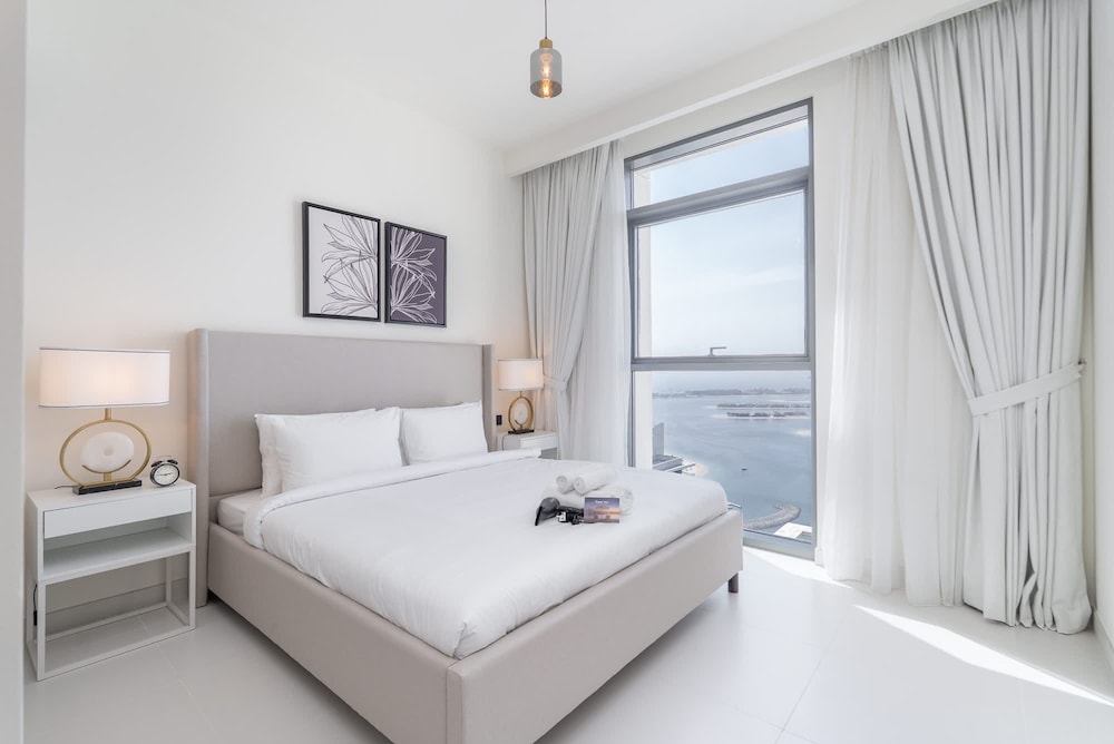 1 Bedroom in Marina Vista With Gorgeous Palm Views