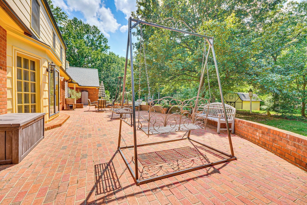 2 Mi to Main St Thomasville: Family Home w/ Games