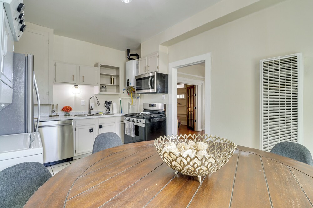 2 Mi to Old Town Abq: East Downtown Triplex Unit