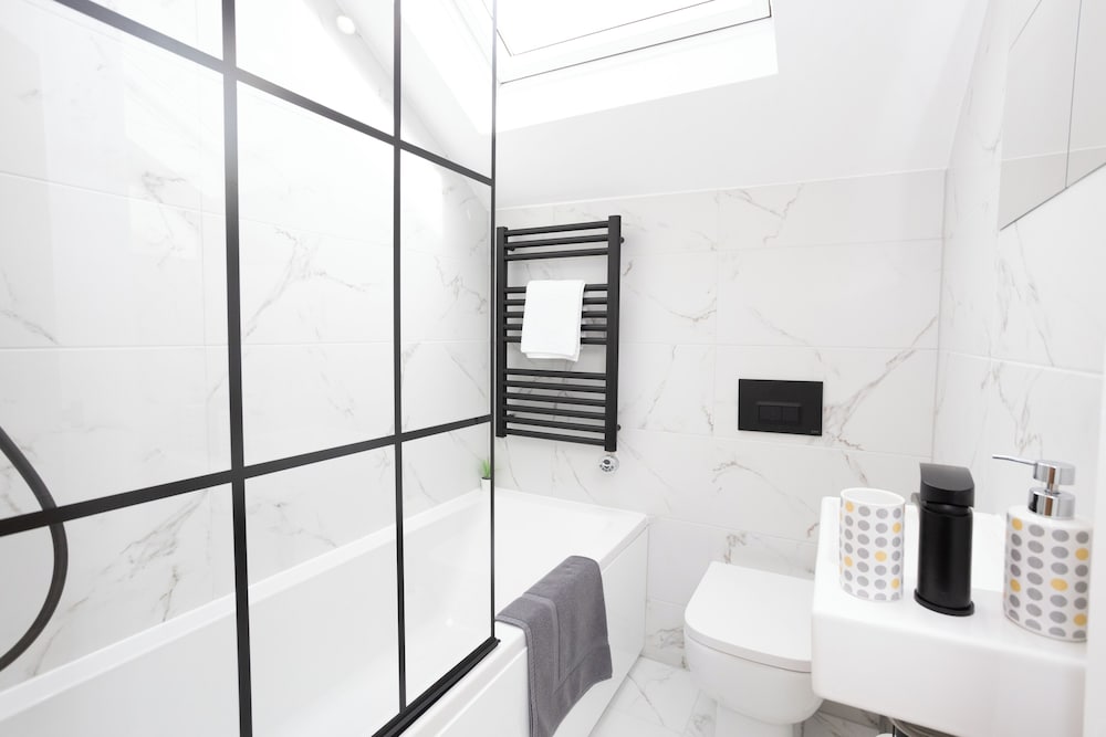 Flat 5 15 Longley Road