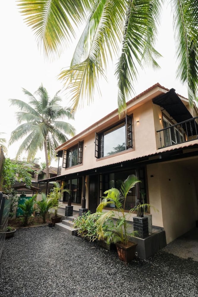 4BR w Pool in Morjim - Villa Corsa by Hireavilla