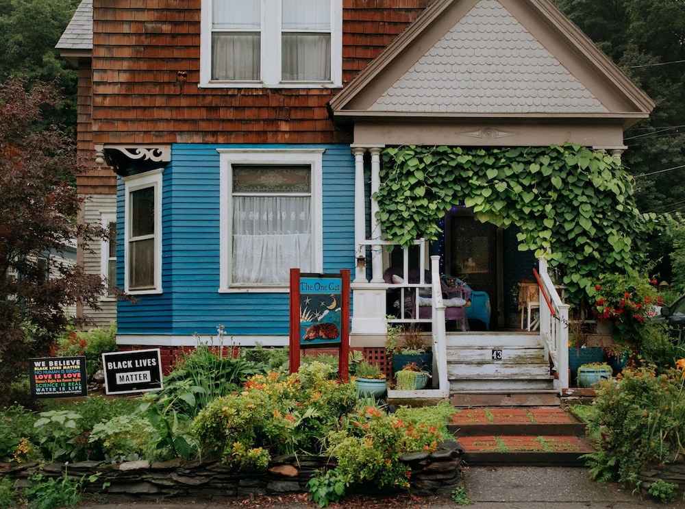 Brattleboro Vacations - The One Cat BB - Property Image 1