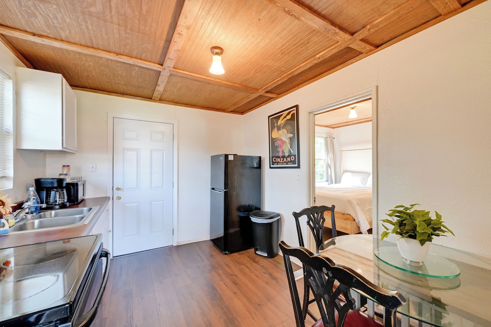 2 Mi to Center City: Charlotte North End Home