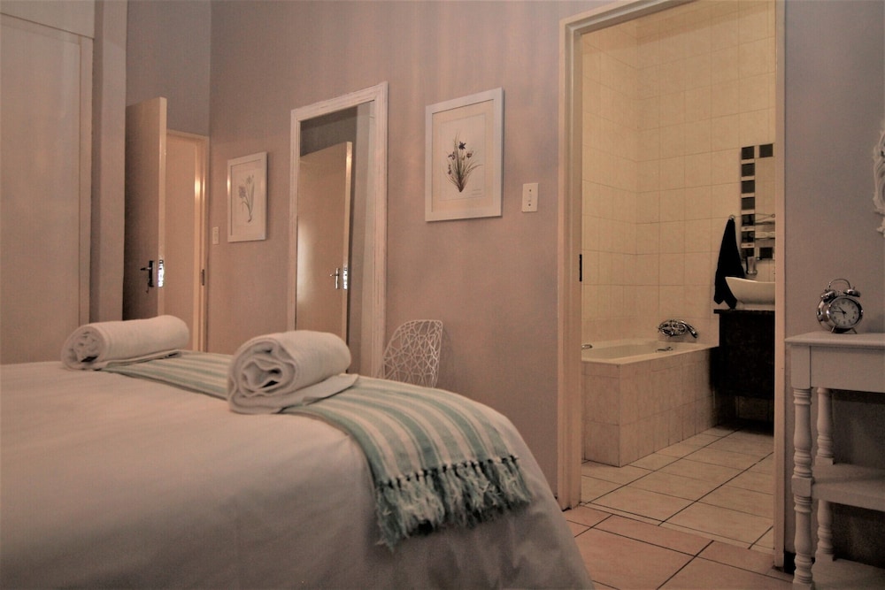 Madison House & Cottages