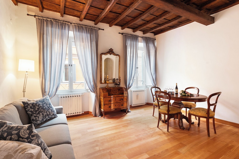 Monti Apartments