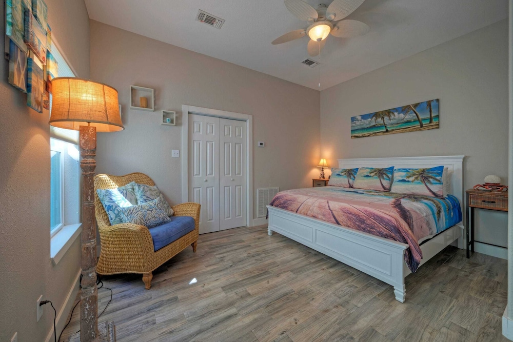 Coastal Soiree Ocean Views, Game Room, & Steps From Port Aransas Beaches
