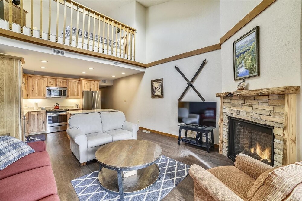 Mountainside 316g 2 Bedroom Condo by RedAwning