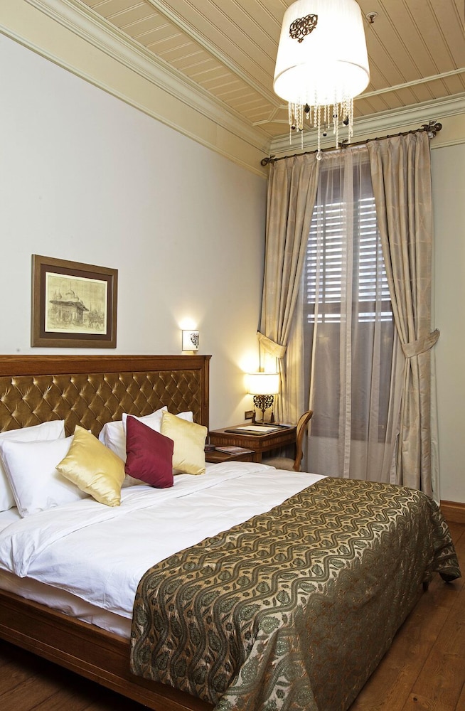 Celine Otel - Image 11