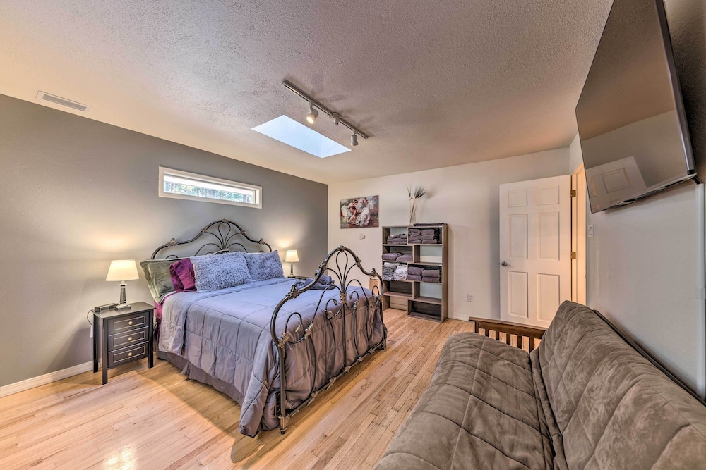 Ruidoso Getaway w/ Deck - 16 Mi to Ski Apache view 4