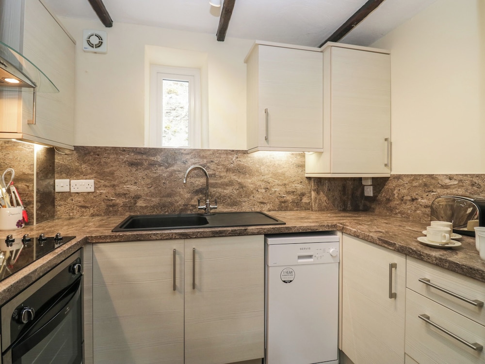 Riverside Cottage No 5