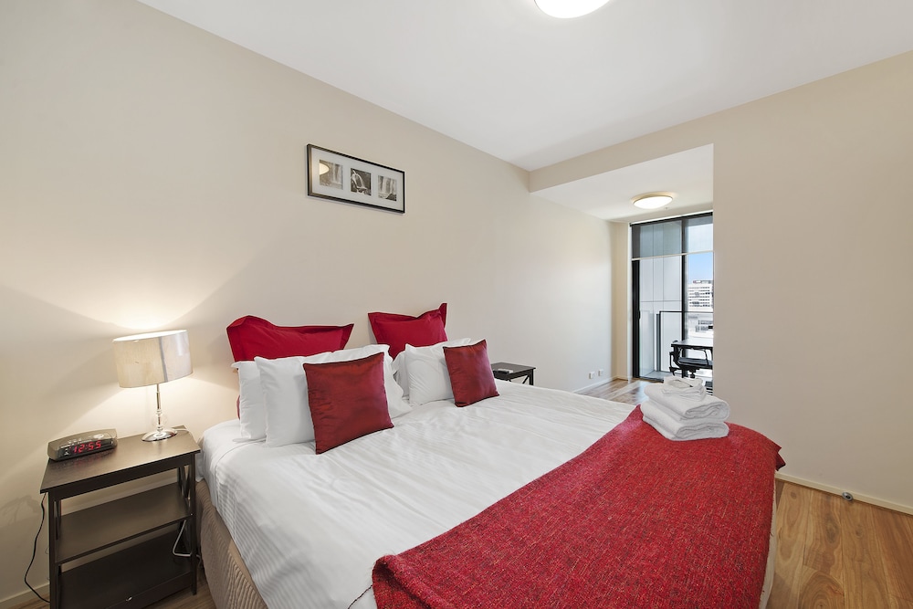 Docklands Private Collection of Apartments - NewQuay-2