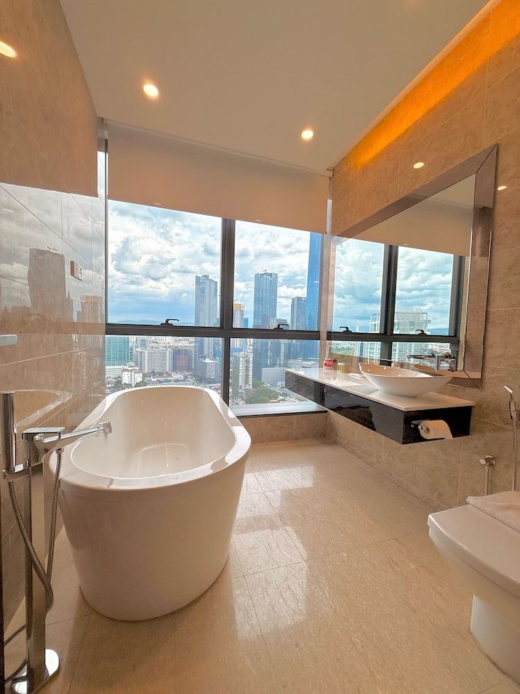 Dorsett Residence by crystal