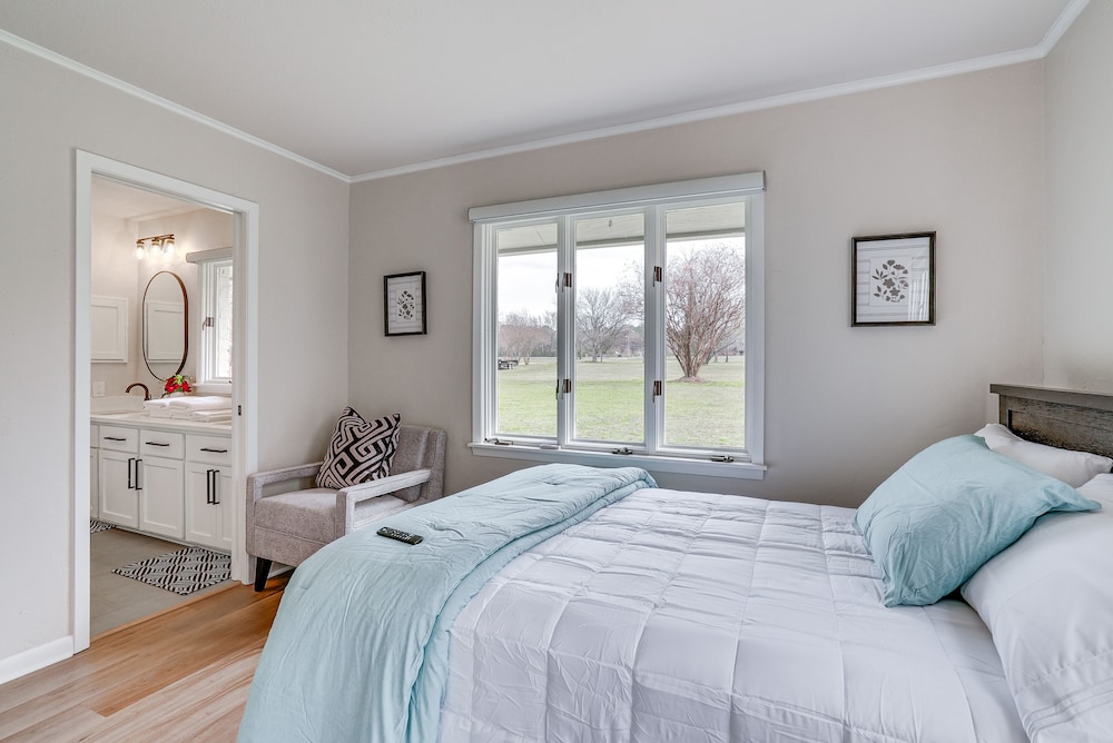 Marshall Vacations - Peaceful Longview Home w/ Pond, 6 Mi to Downtown! - Property Image 3