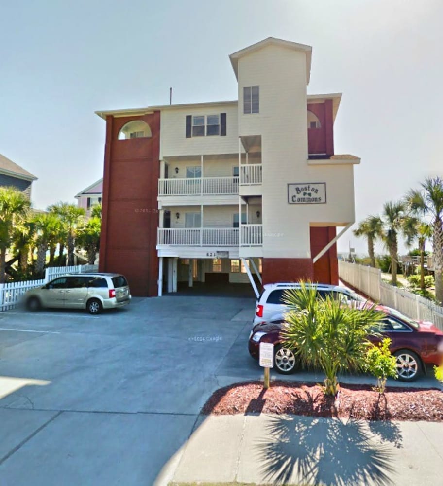 Boston Commons 201 3 Bedroom Condo by RedAwning