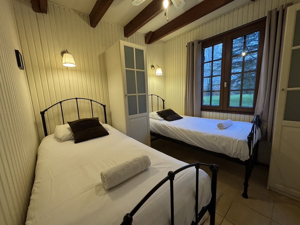 Chalet in Aubigne-racan With Pool & Garden