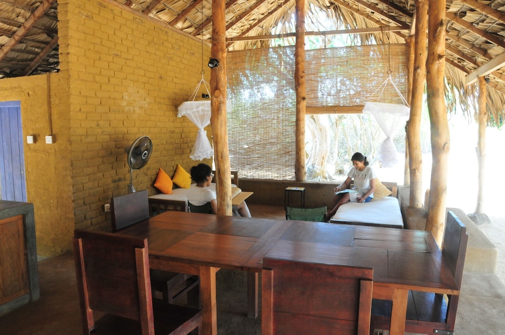 Back of Beyond - Safari Lodge Yala