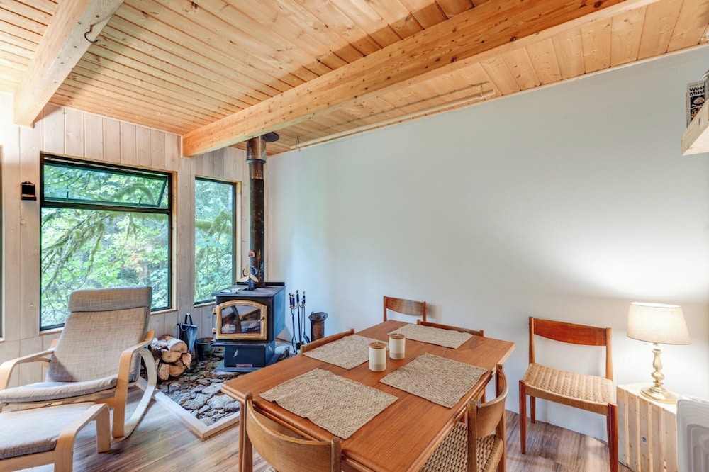 A 3 Story, 3 Bedroom Traditional Rustic Ski and Hiking Chalet
