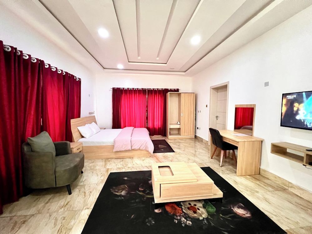 FURNISHED APARTMENTS