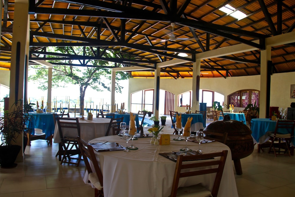 Oasis Lodge