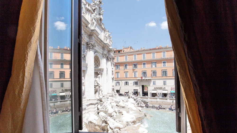 Rental in Rome Crociferi 1