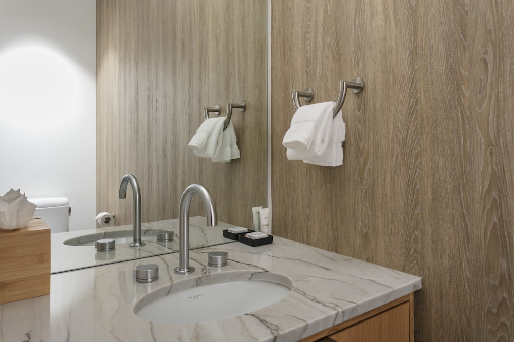 1504 Founders Place - Three Bedroom Deluxe 3 Condo