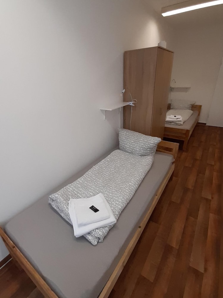 2-Rent Group Hostel Zimmer&Apartments GKP2