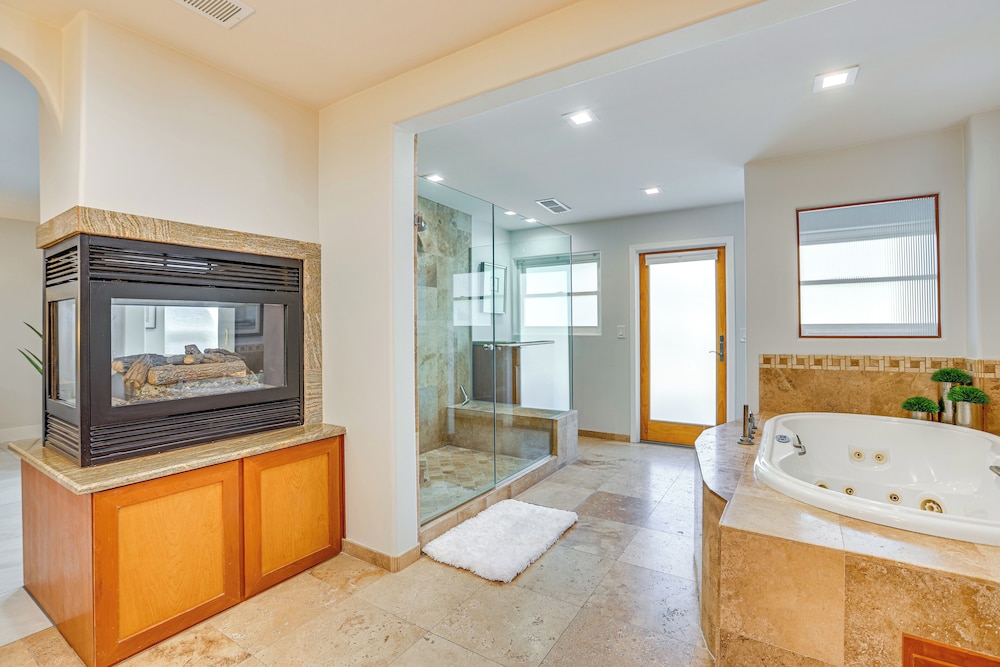 Luxury Scottsdale Home w/ Private Pool & Gas Grill