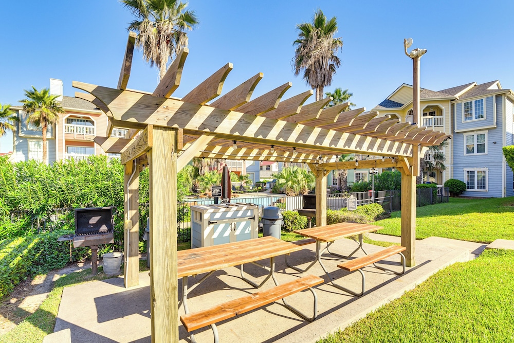 Steps to Beach: Ocean-view Galveston Condo!