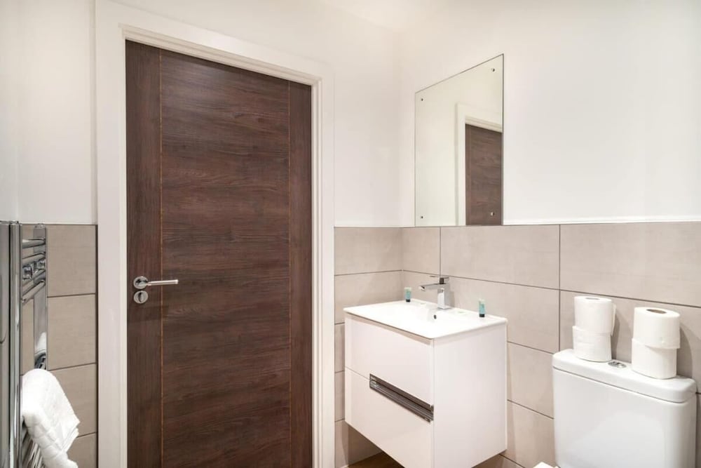 Snug 1BR Apt 4KTV Free Parking