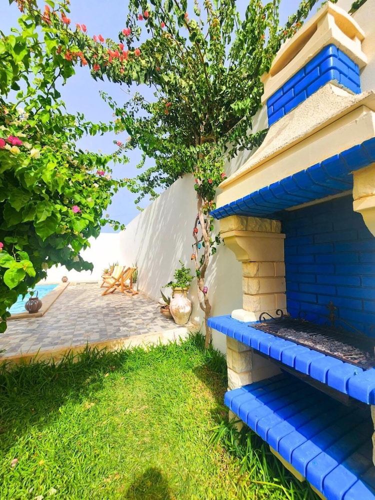 Charming Villa in Midoun, Tunisia With Private Entrance and Stunning Garden View