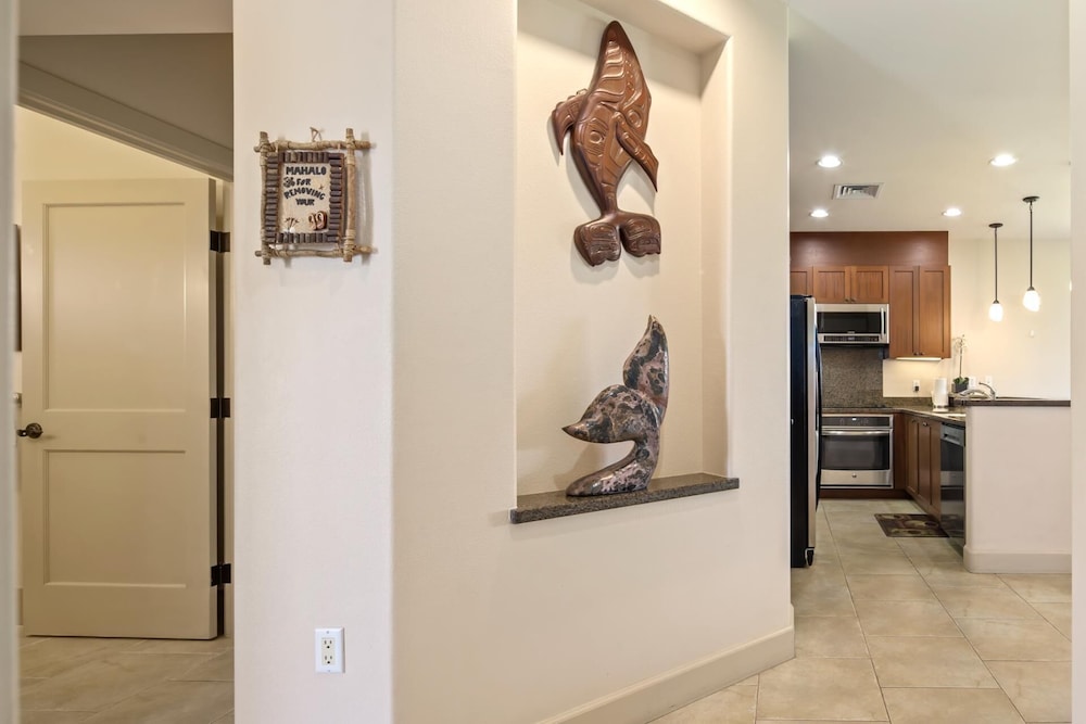 Halii Kai Oceanfront KBM Resorts 2 Units, 4 Bedrooms Ml-2567