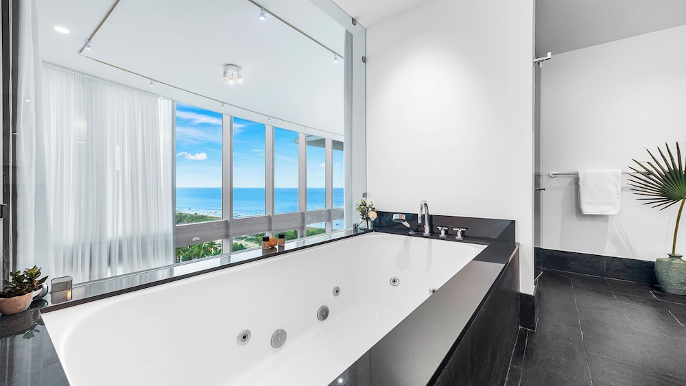 Luxury Vacation Rentals at The Setai by LRMB