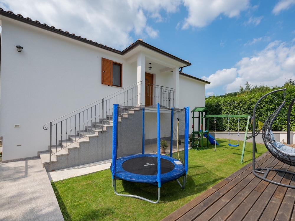 Modern Holiday Home With Pool in Pazin