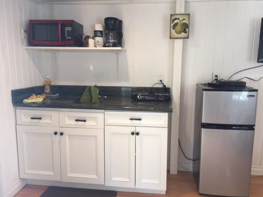 Van Nuys Vacations - Lovely Studio with a Pool - Property Image 19