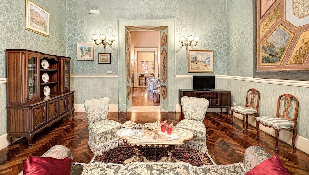 Lady Mary's Tribunali Luxury Suite