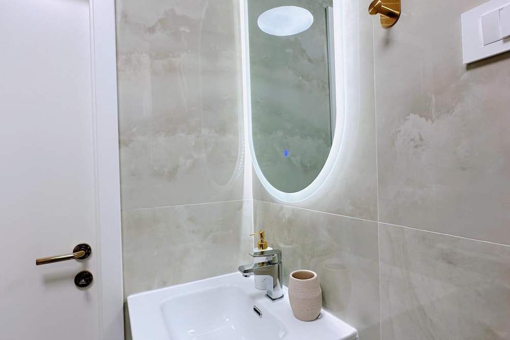 Sea View Apartment Rijeka-free Parking-6 People