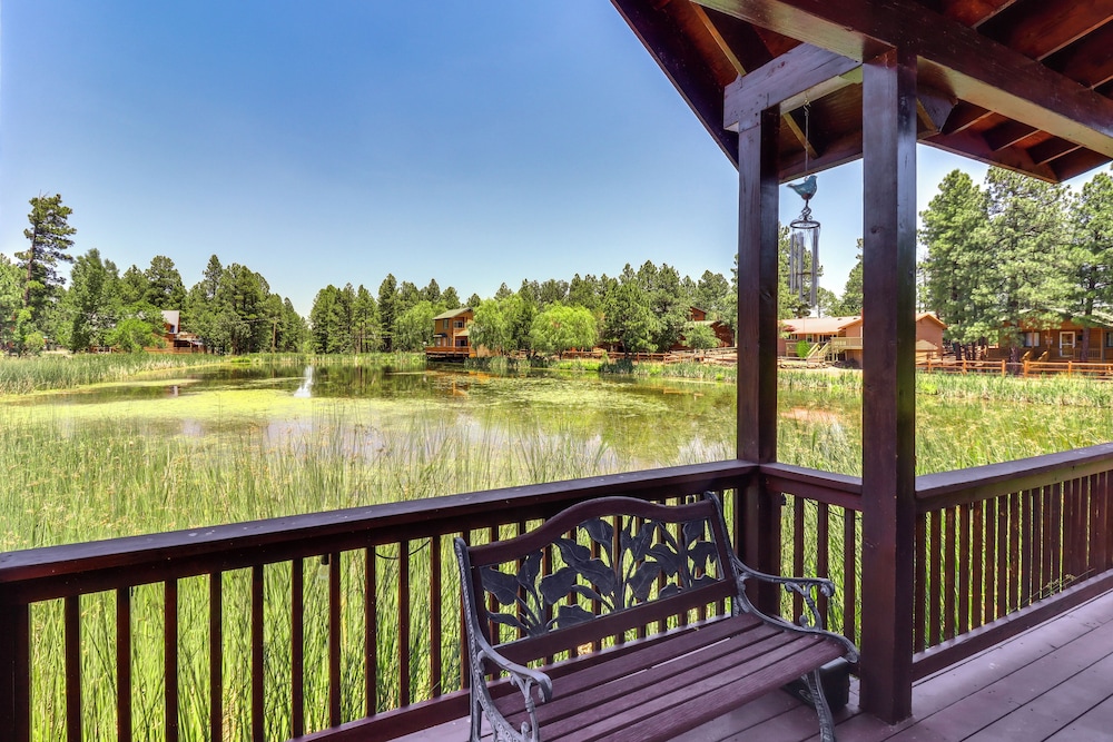 Pond Access & Private Dock: Lakeside Cabin