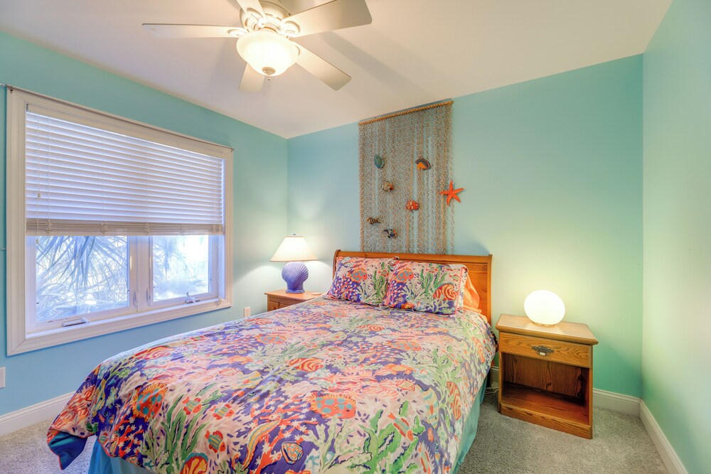 2 Blocks to Shore: Atlantic Beach Home w/ Views!