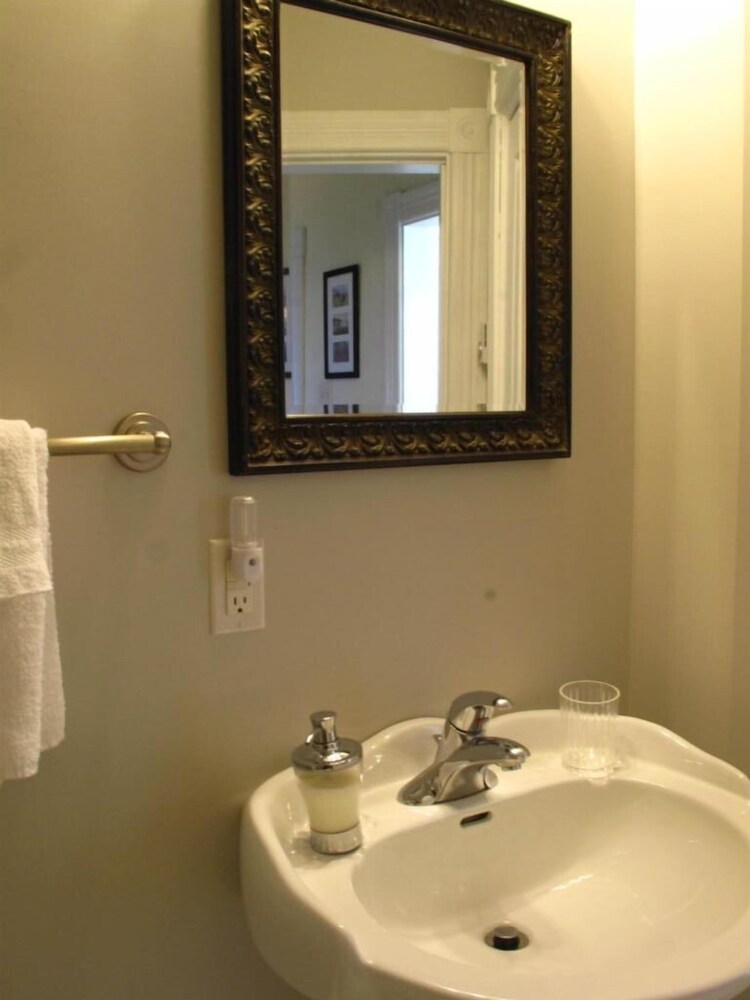 The Nelson House Bed & Breakfast