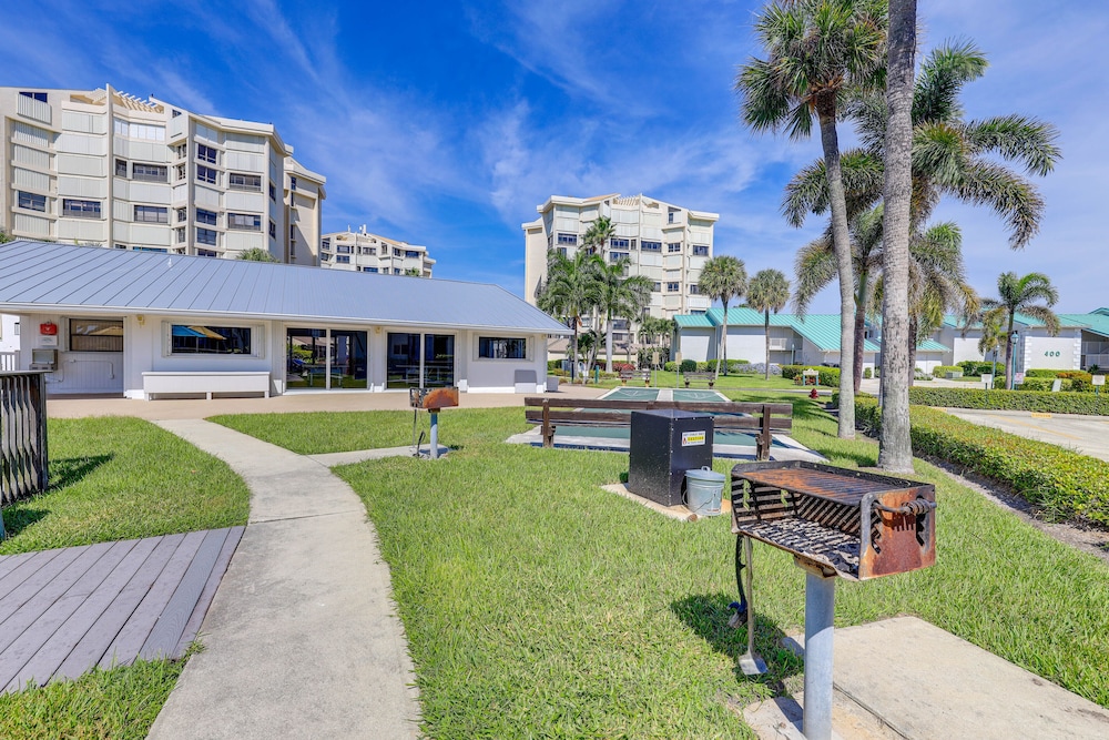 Hutchinson Island Beach Condo: Swim, Dine & Golf!