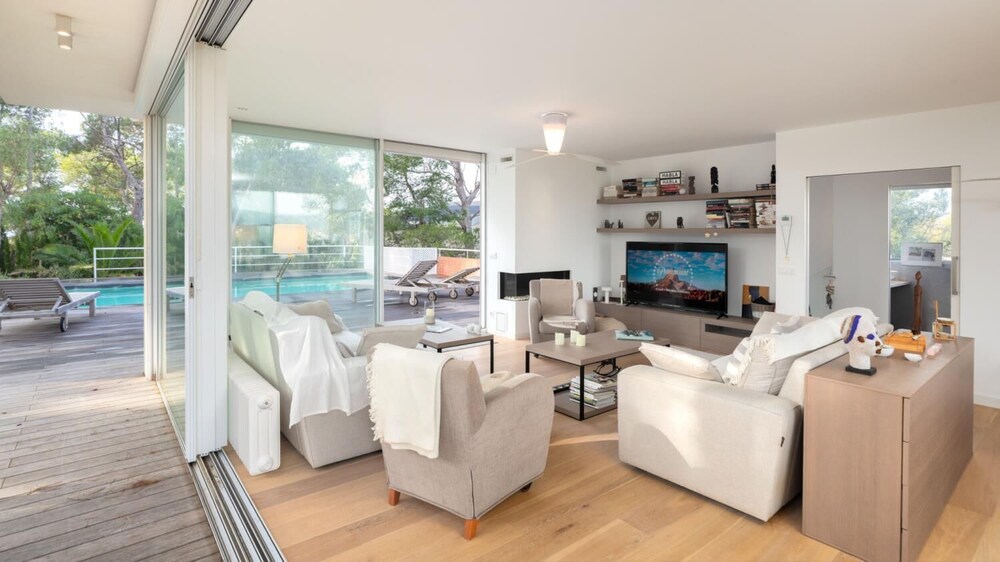 Ferran in Llafranc With 4 Bedrooms and 2 Bathrooms
